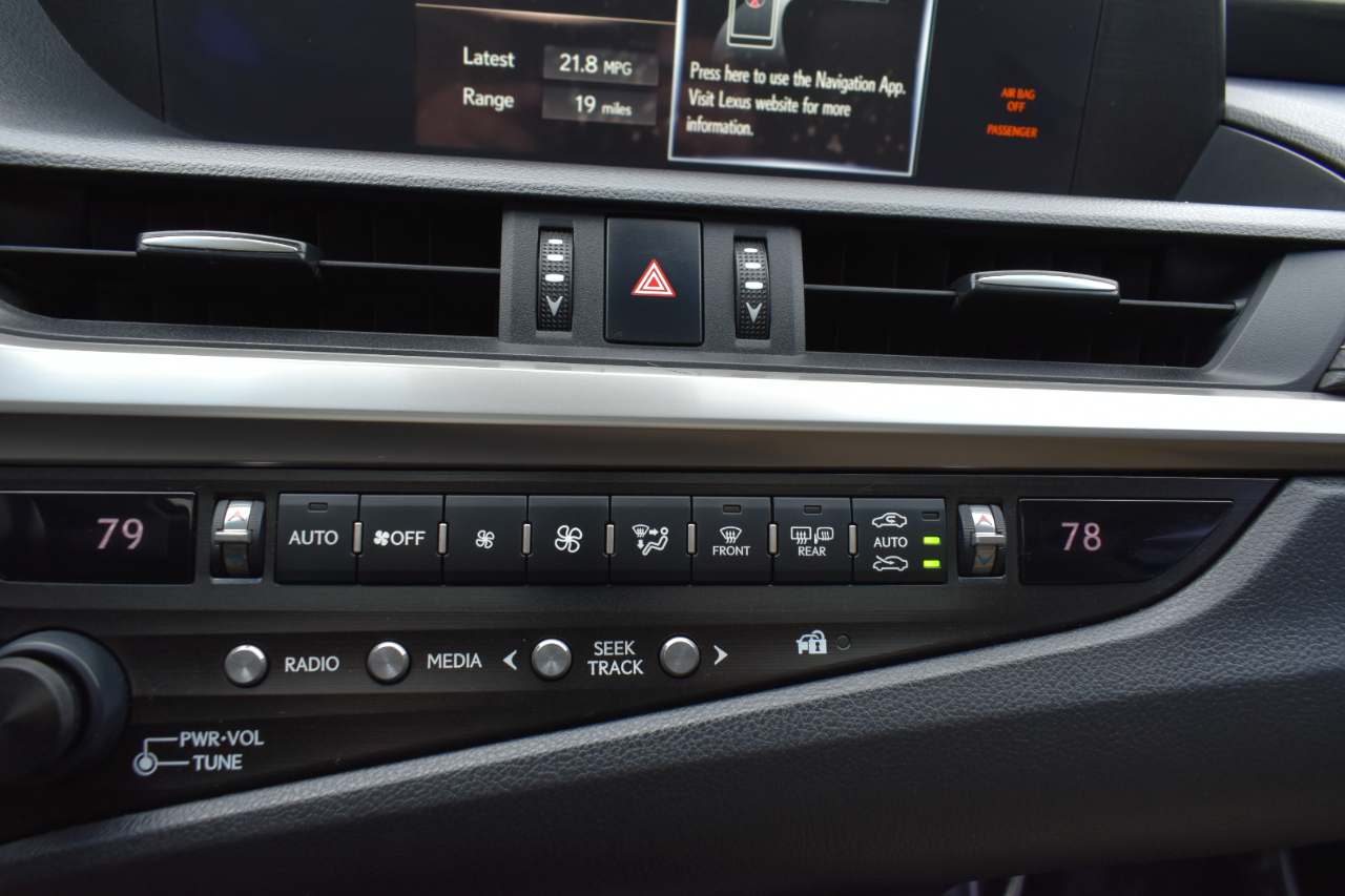 2019 Lexus ES Image 46 of 48