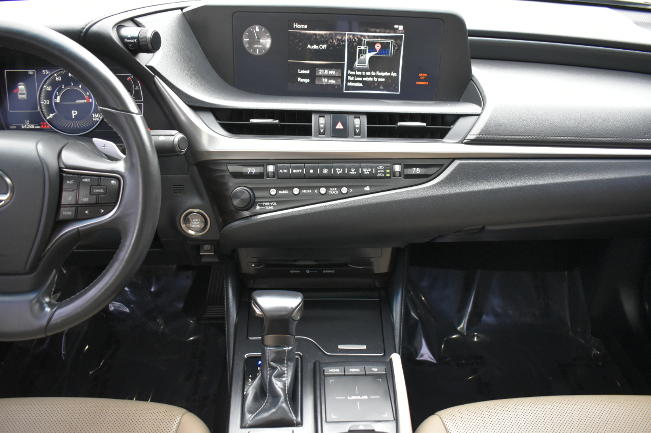 2019 Lexus ES Image 25 of 48