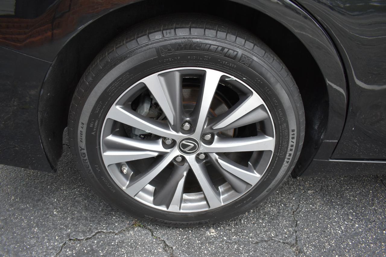 2019 Lexus ES Image 10 of 48