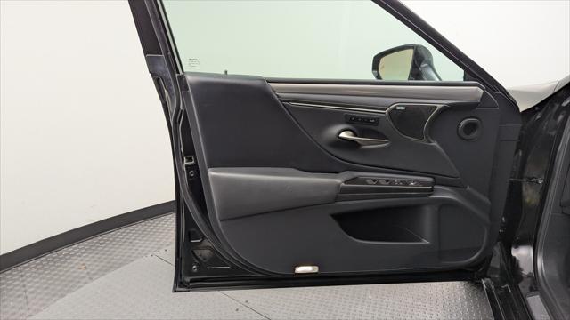 2019 Lexus ES 350 F Sport Image 32 of 35