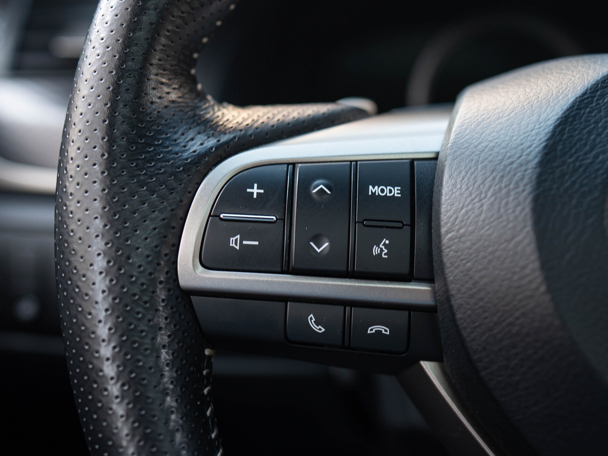 Vehicle image 23 of 60