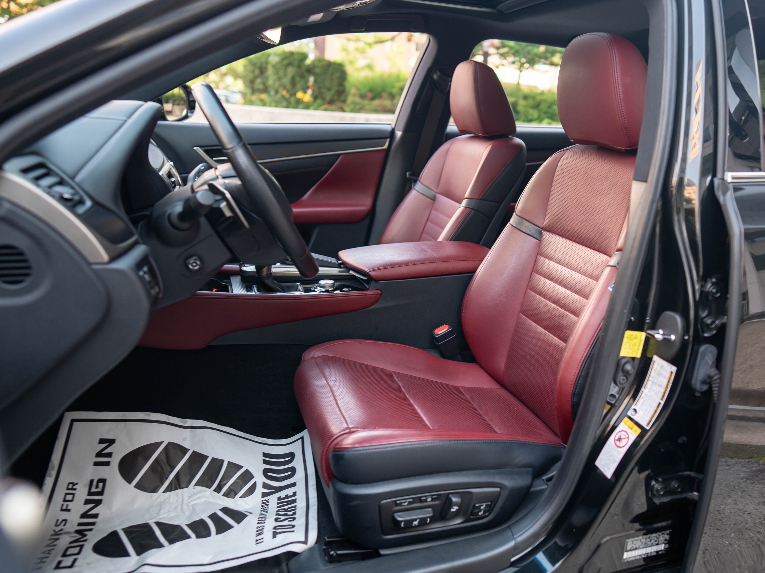 Vehicle image 15 of 60