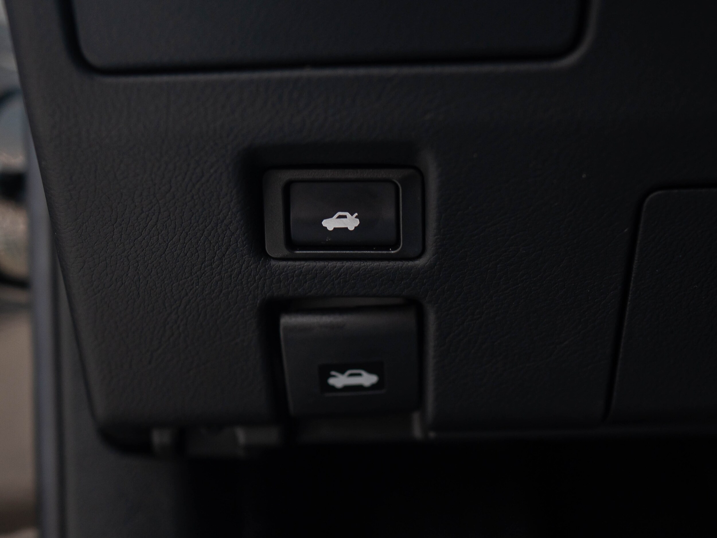 Vehicle image 40 of 60