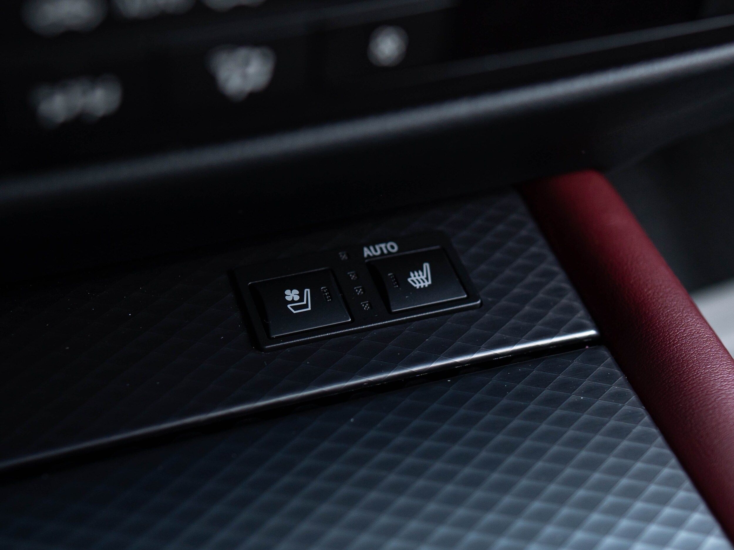 Vehicle image 34 of 60
