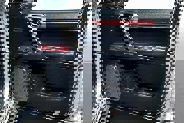 2019 Lexus GX Image 17 of 32