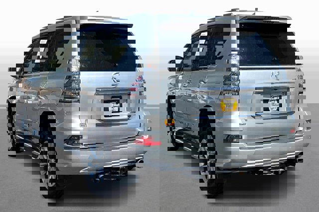 2019 Lexus GX Image 6 of 32