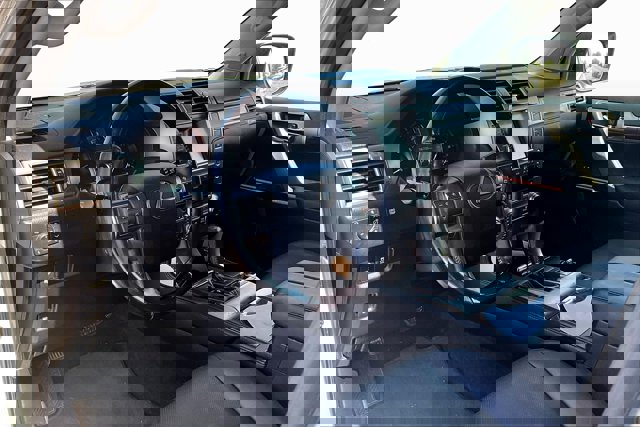 2019 Lexus GX Image 11 of 32