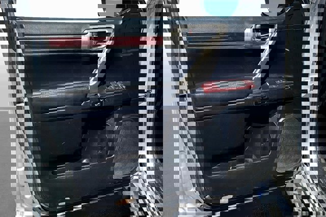 2019 Lexus GX Image 16 of 32