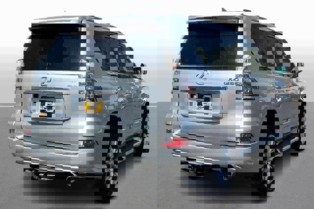 2019 Lexus GX Image 4 of 32