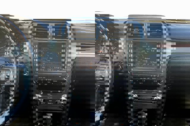 2019 Lexus GX Image 8 of 32