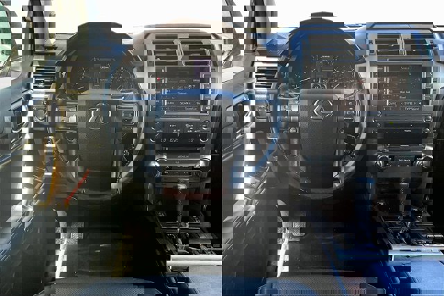 2019 Lexus GX Image 7 of 32