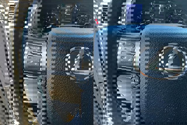 2019 Lexus GX Image 18 of 32