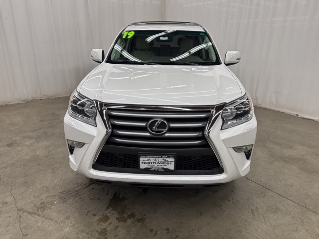 2019 Lexus GX 460 Premium Image 2 of 37
