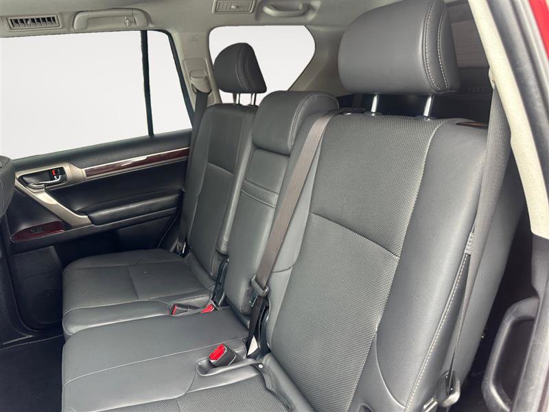 Vehicle image 14 of 16