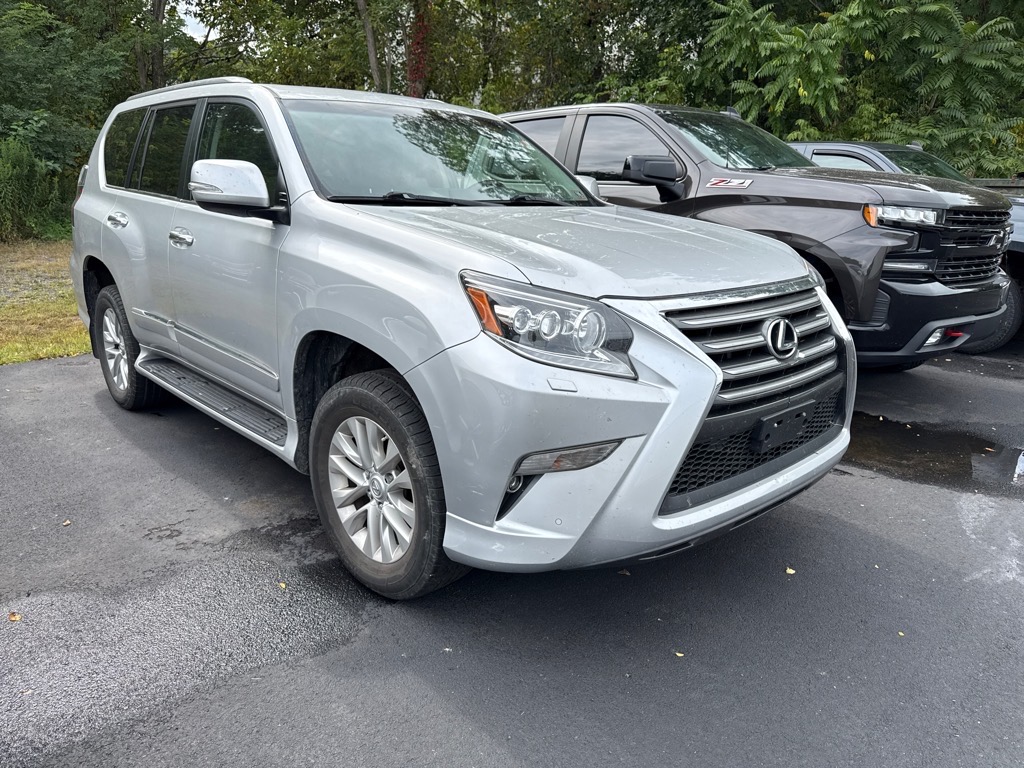 2019 Lexus GX Image 3 of 30