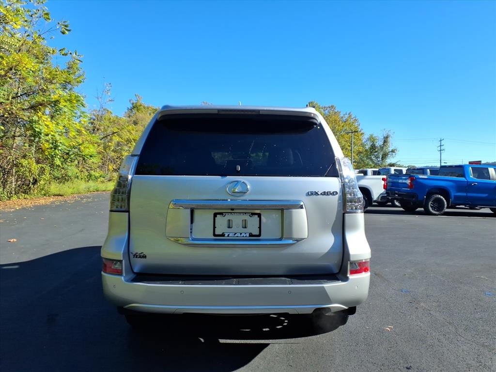 2019 Lexus GX Image 5 of 30