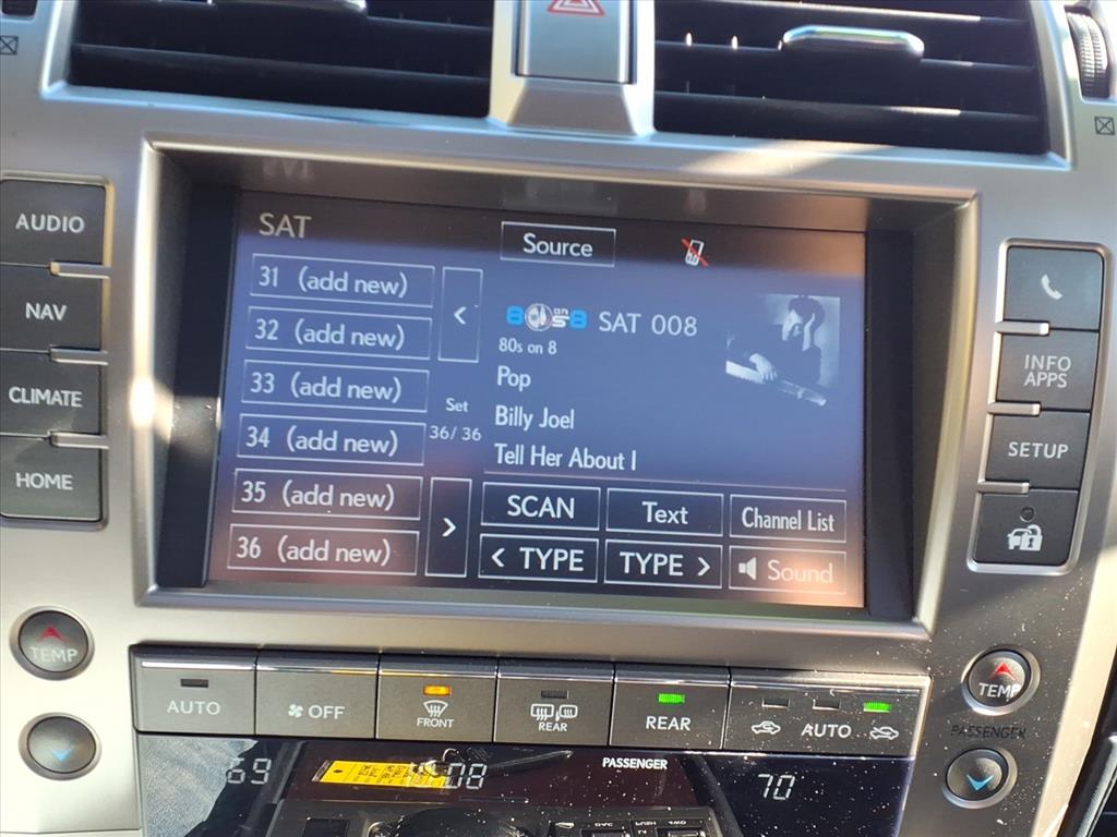 2019 Lexus GX Image 17 of 30