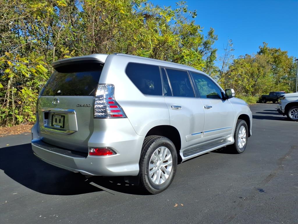 2019 Lexus GX Image 4 of 30