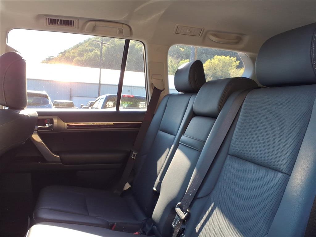 2019 Lexus GX Image 6 of 30