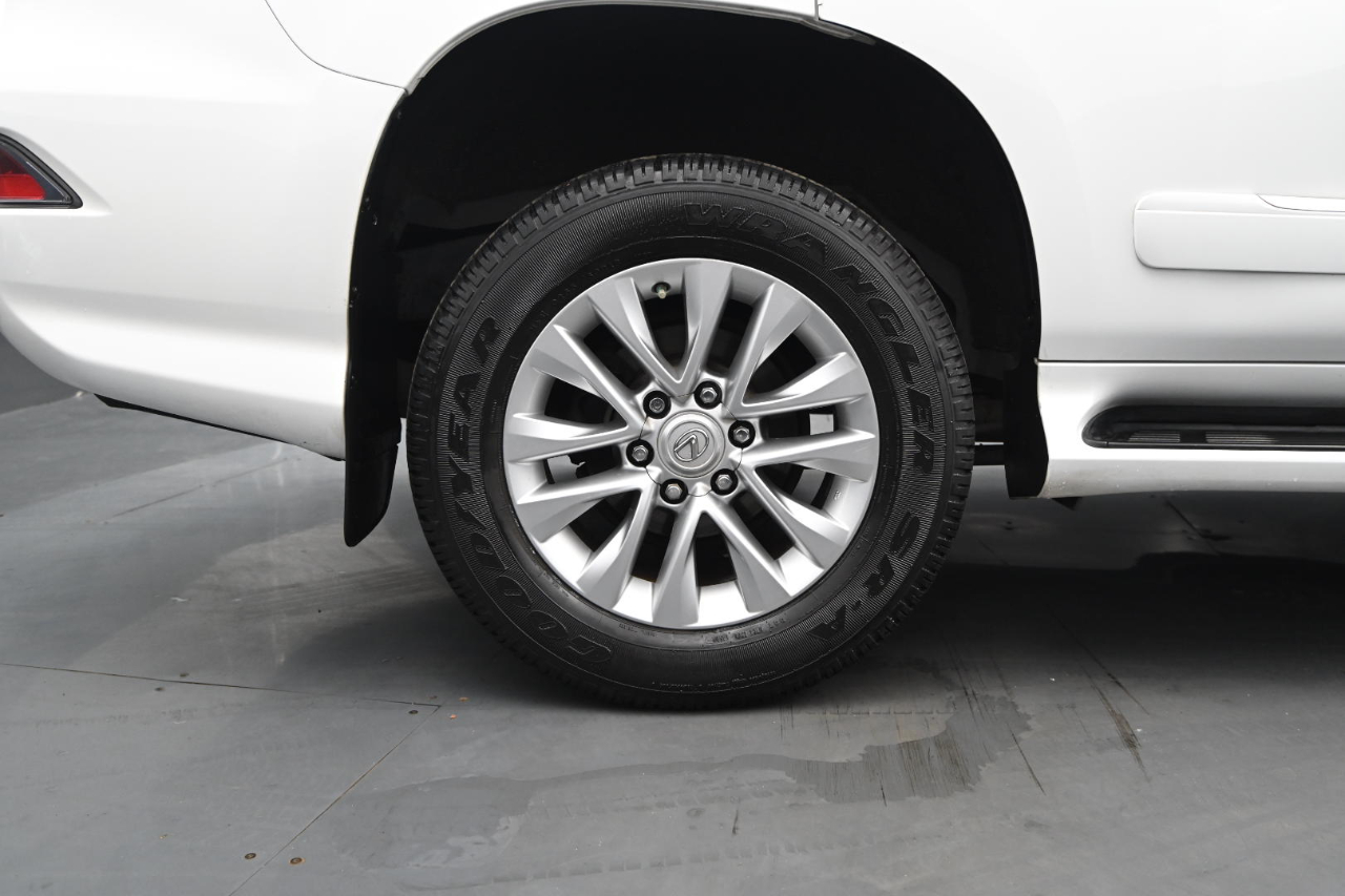 2019 Lexus GX Image 9 of 45