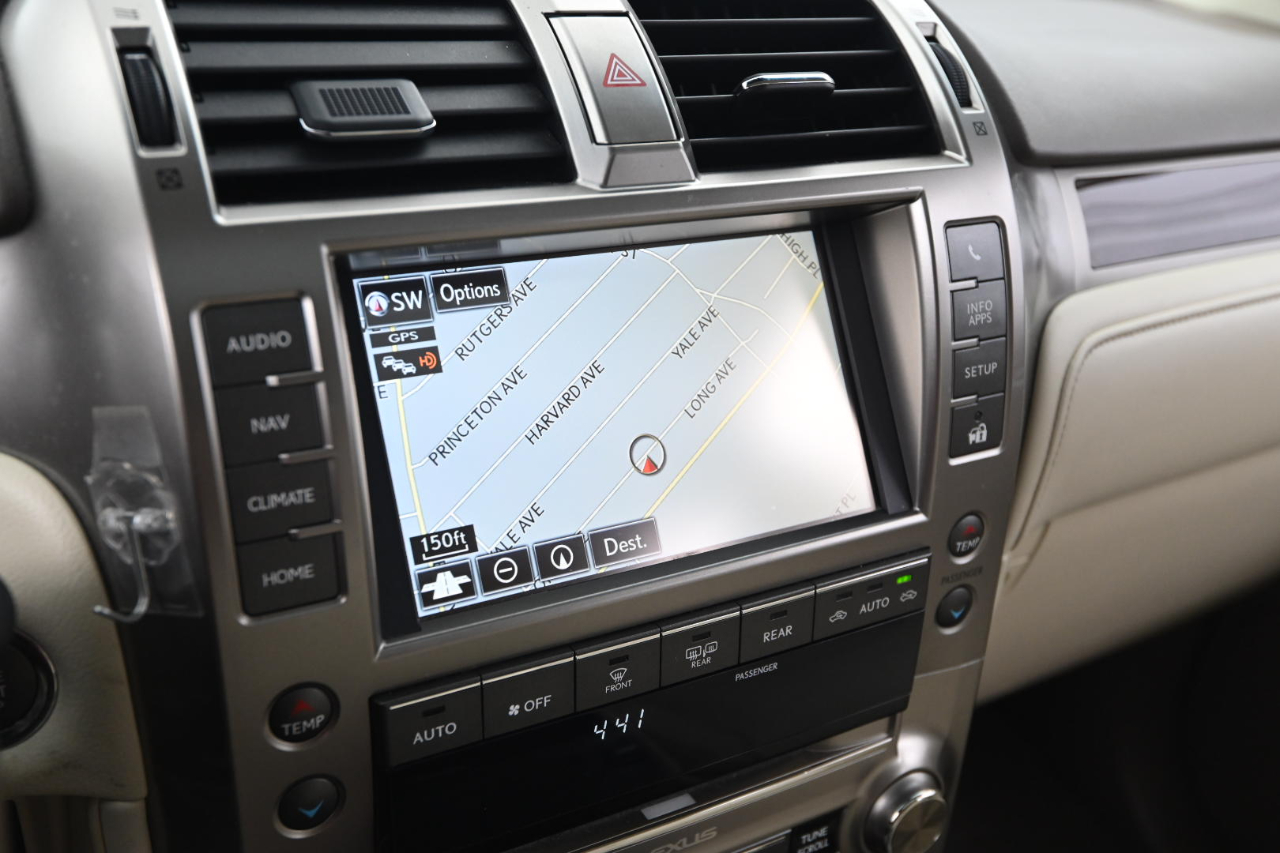 2019 Lexus GX Image 32 of 45