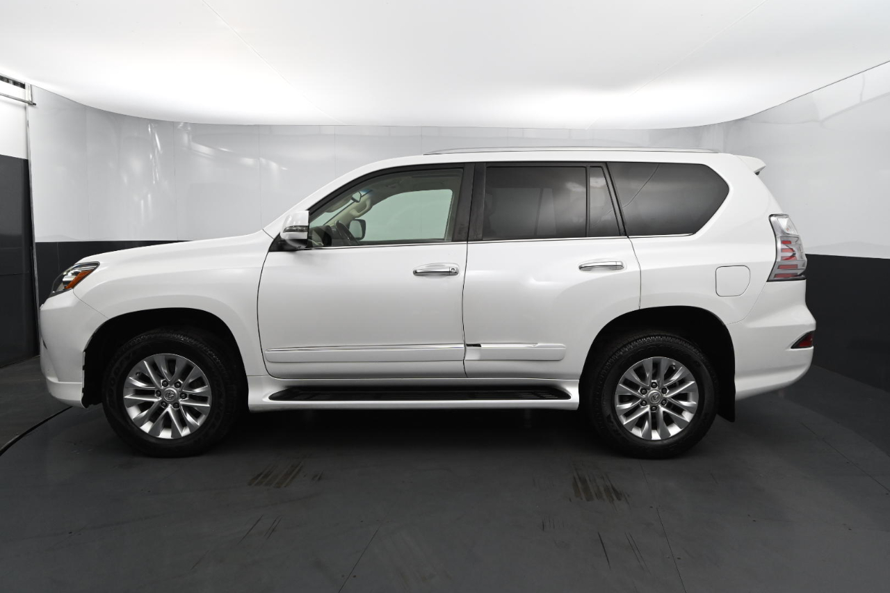 2019 Lexus GX Image 8 of 45