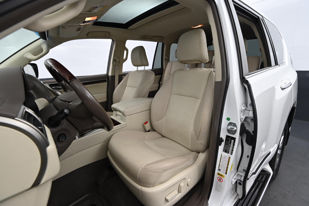 2019 Lexus GX Image 16 of 45