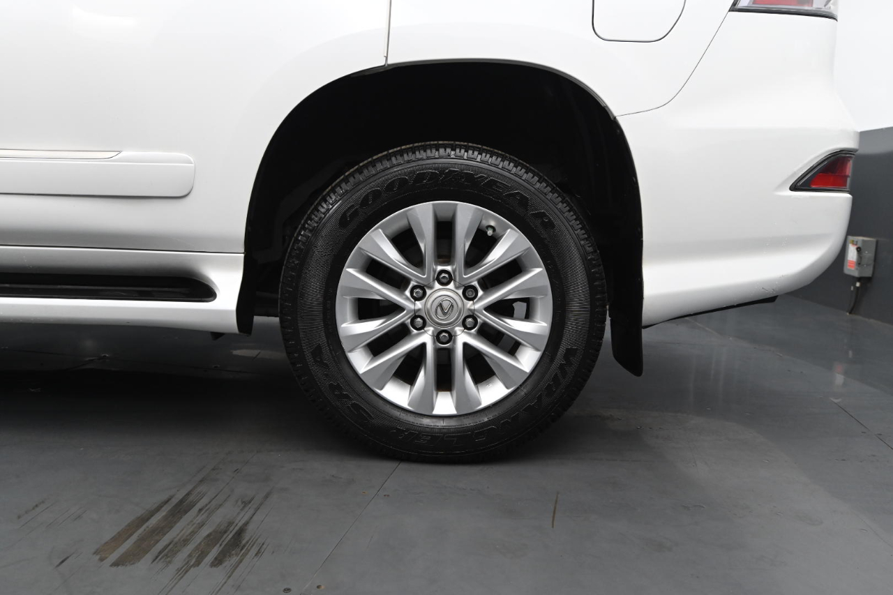 2019 Lexus GX Image 12 of 45