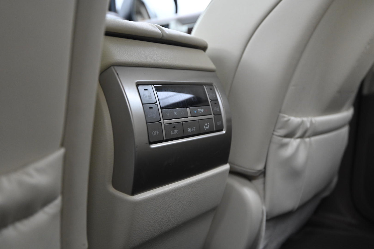 2019 Lexus GX Image 38 of 45