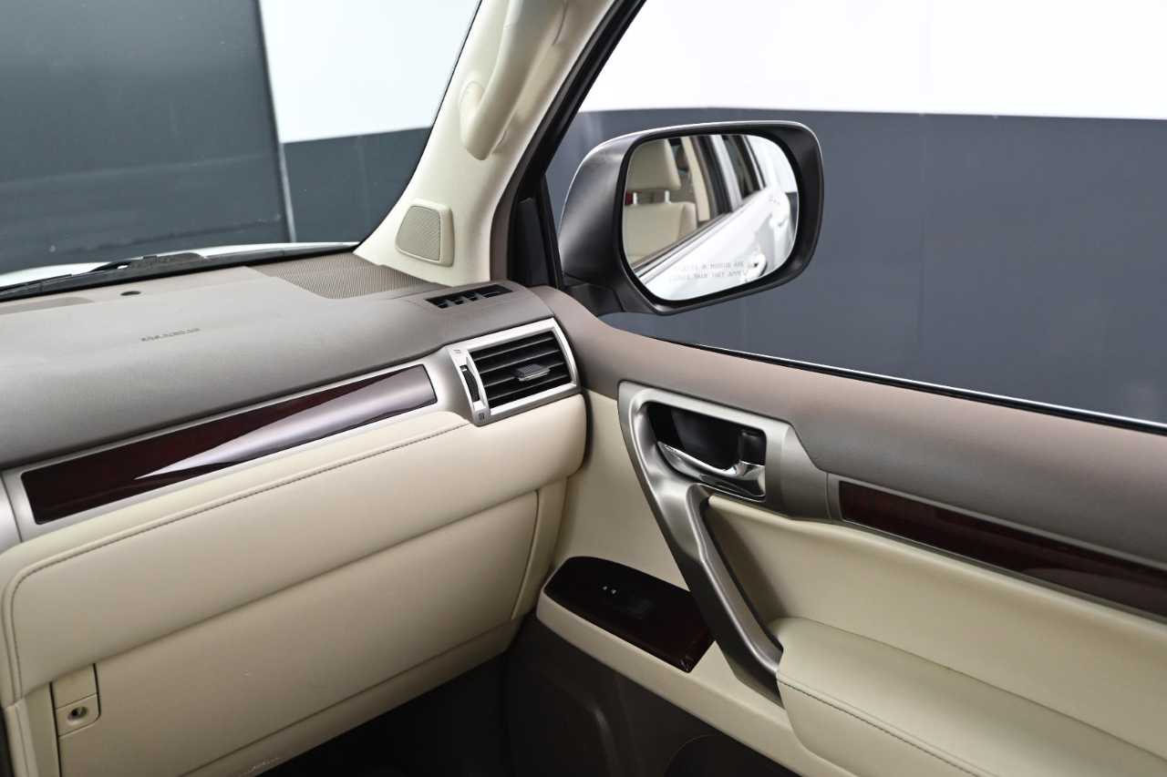 2019 Lexus GX Image 24 of 45