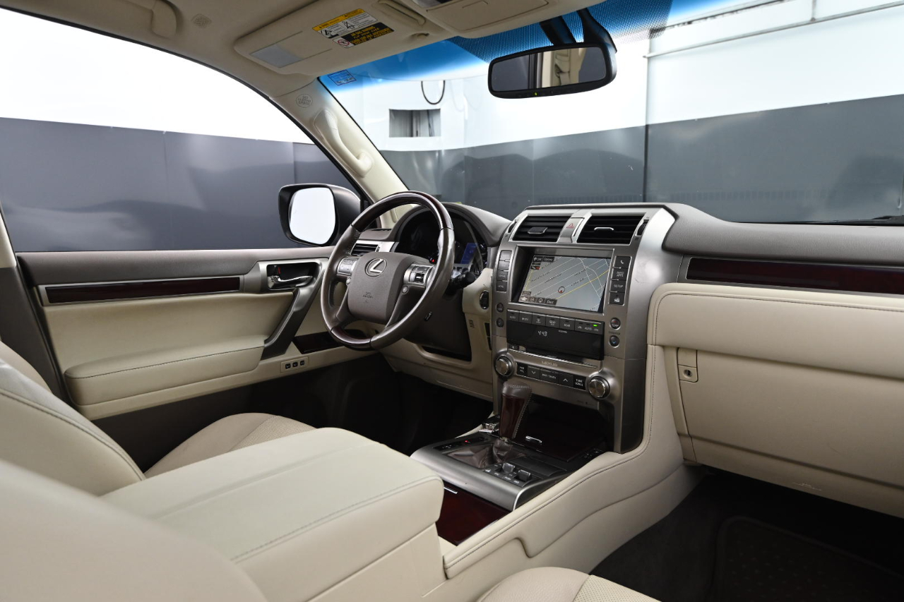2019 Lexus GX Image 25 of 45