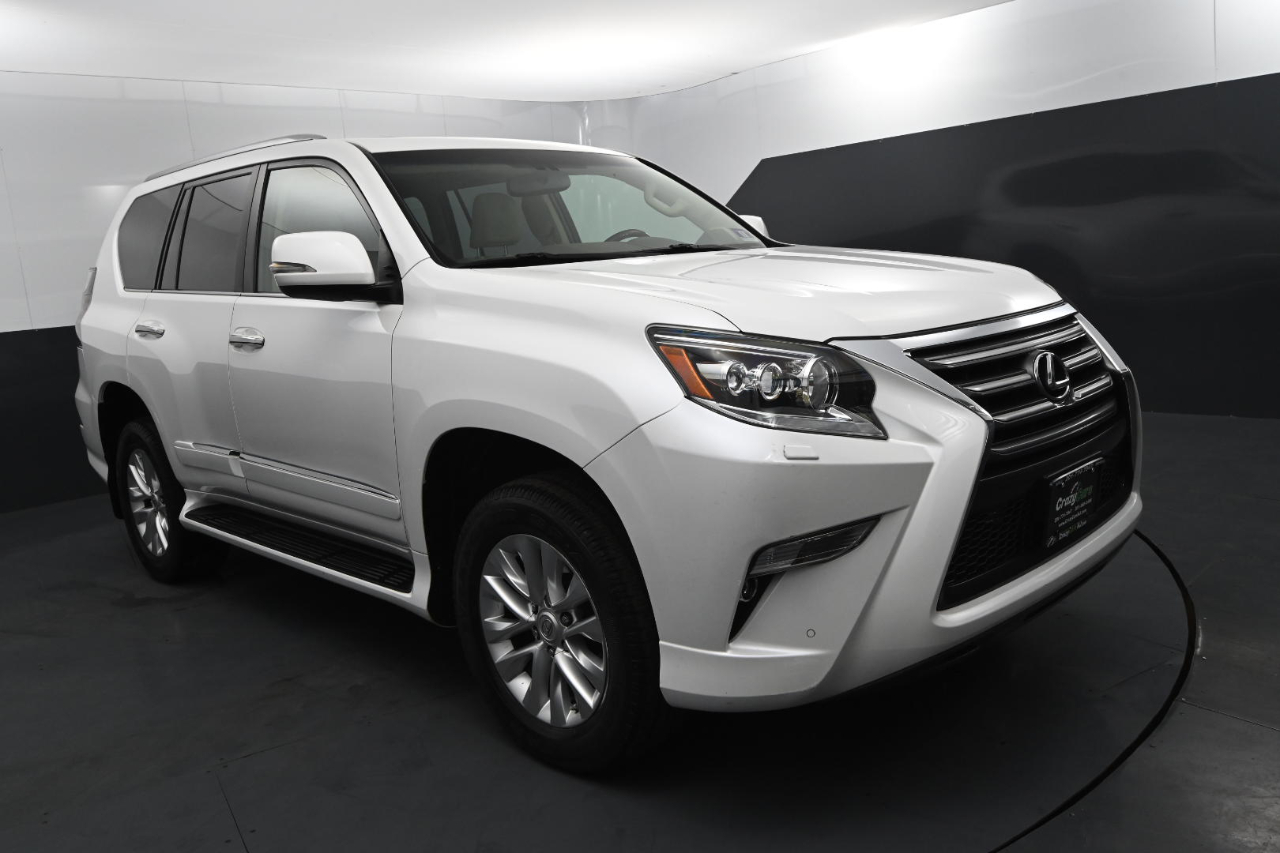 2019 Lexus GX Image 3 of 45