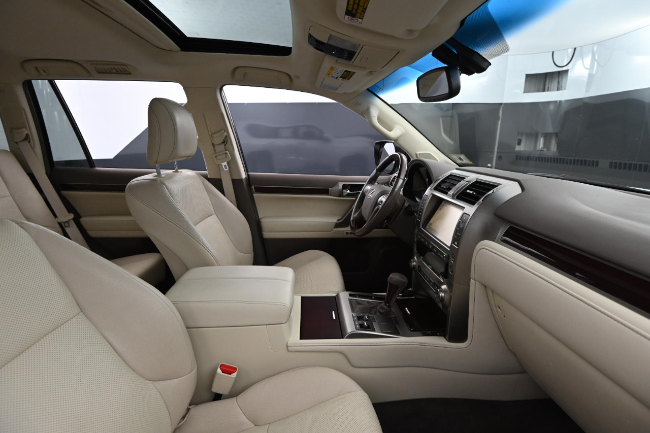 2019 Lexus GX Image 19 of 45