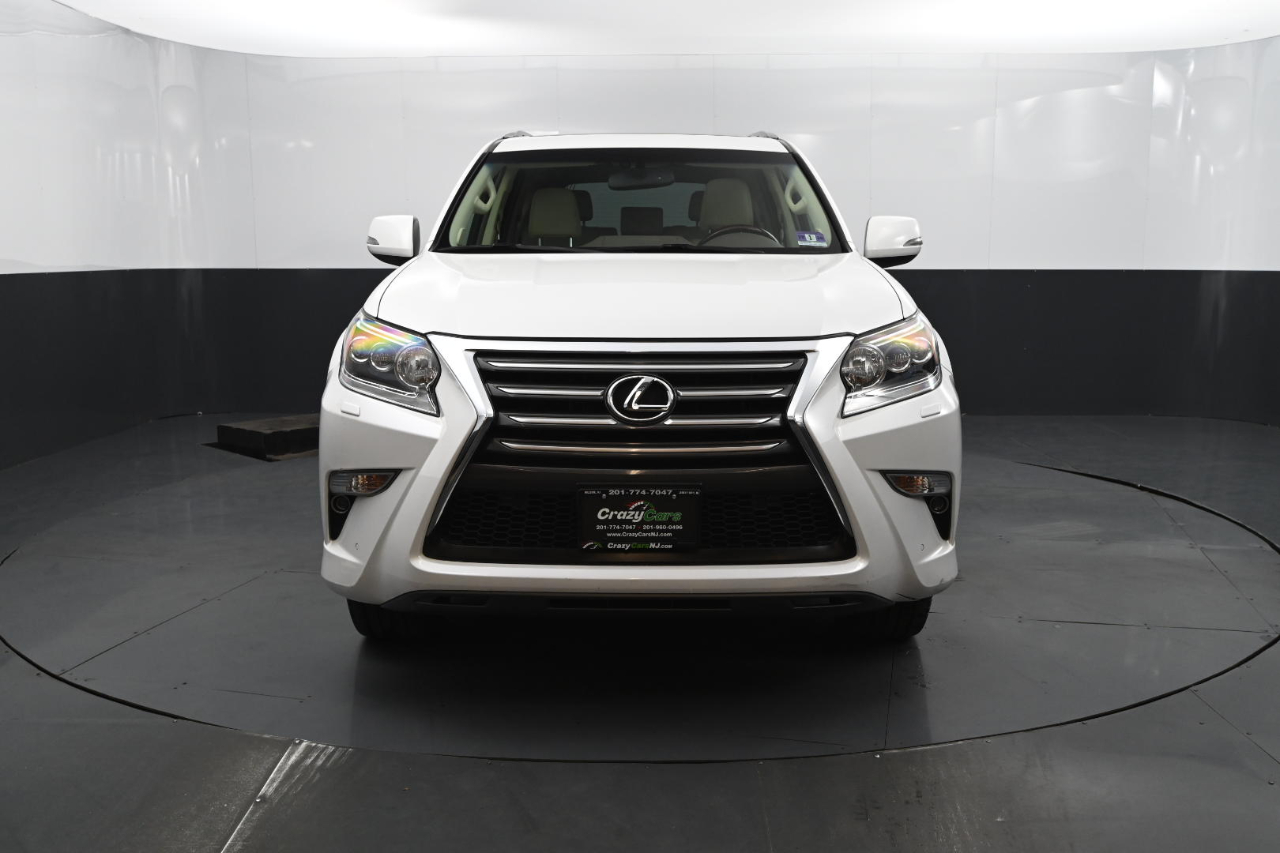 2019 Lexus GX Image 2 of 45