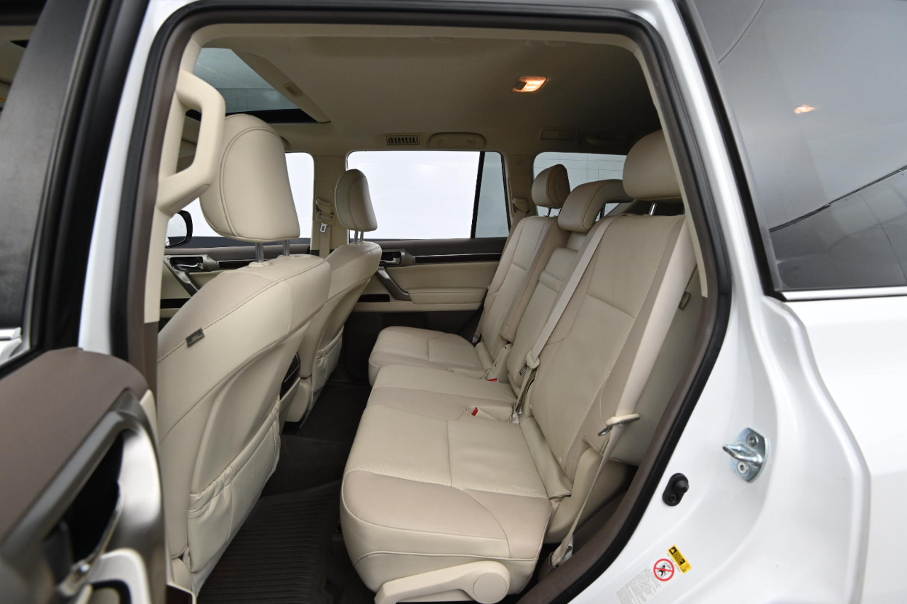 2019 Lexus GX Image 17 of 45