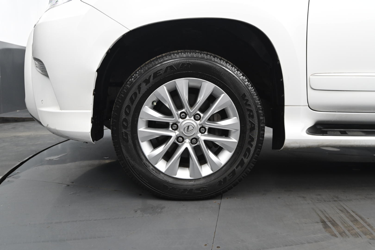 2019 Lexus GX Image 11 of 45