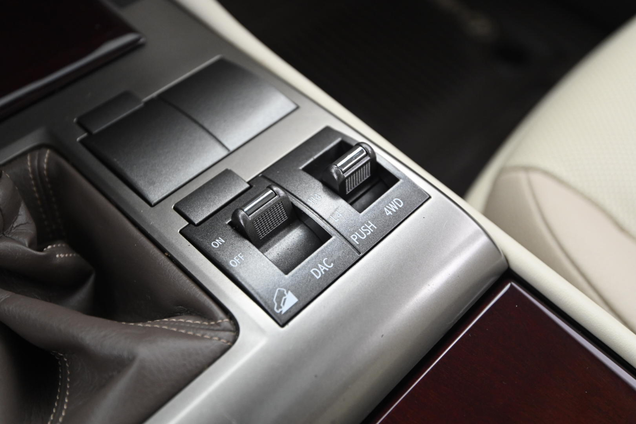 2019 Lexus GX Image 34 of 45