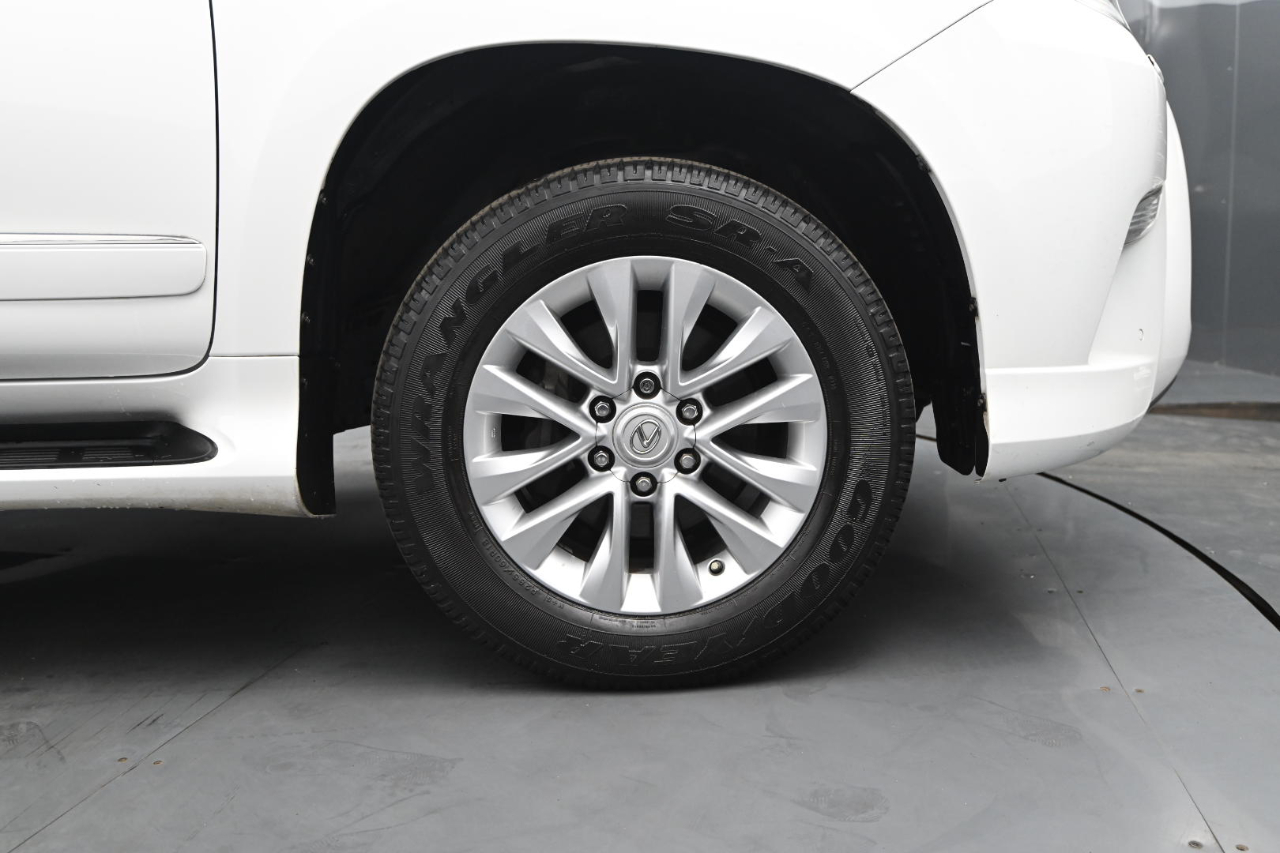 2019 Lexus GX Image 10 of 45