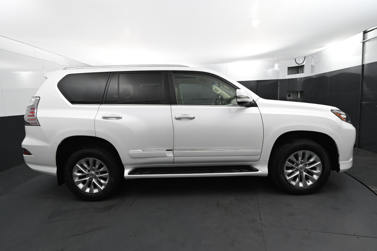 2019 Lexus GX Image 4 of 45
