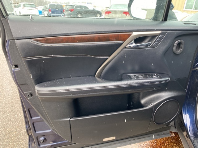 Vehicle image 17 of 33