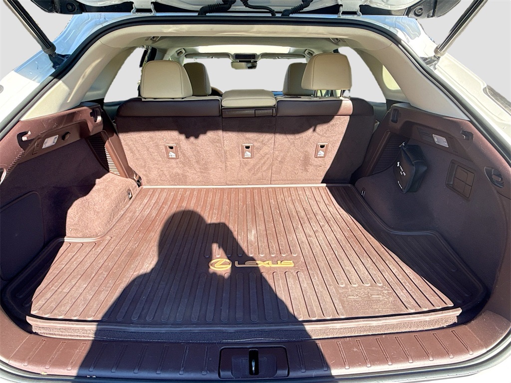 Vehicle image 28 of 34