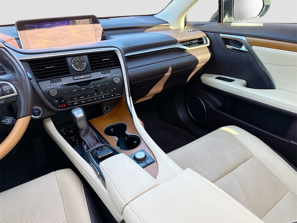 Vehicle image 25 of 34