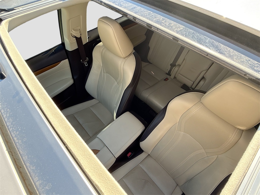 Vehicle image 23 of 34