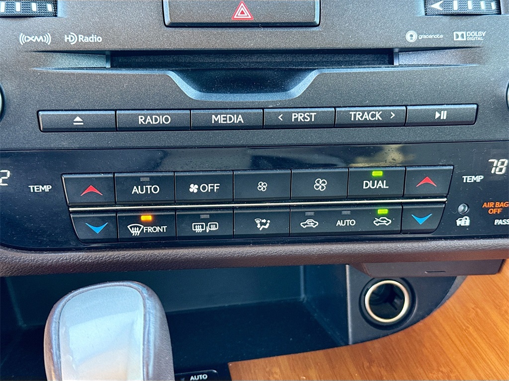 Vehicle image 16 of 34