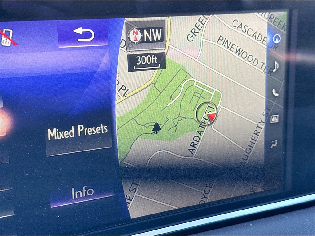 Vehicle image 13 of 34