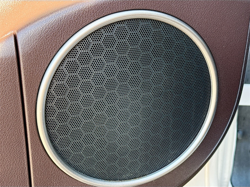 Vehicle image 19 of 34