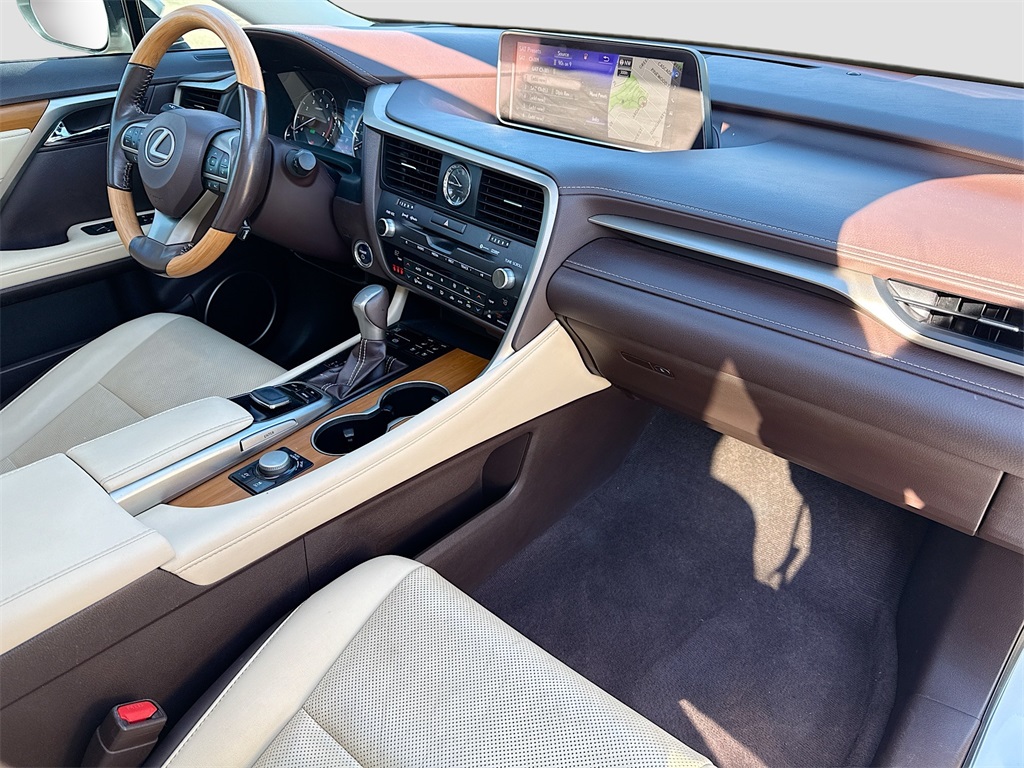 Vehicle image 31 of 34