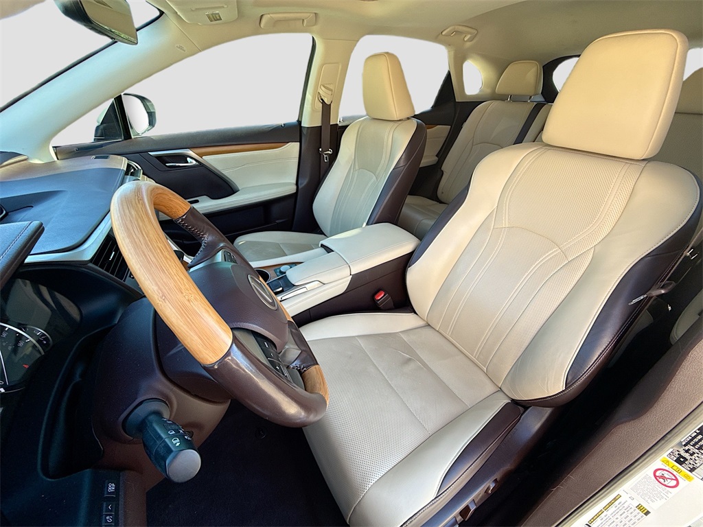 Vehicle image 22 of 34