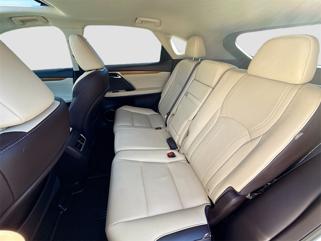Vehicle image 26 of 34