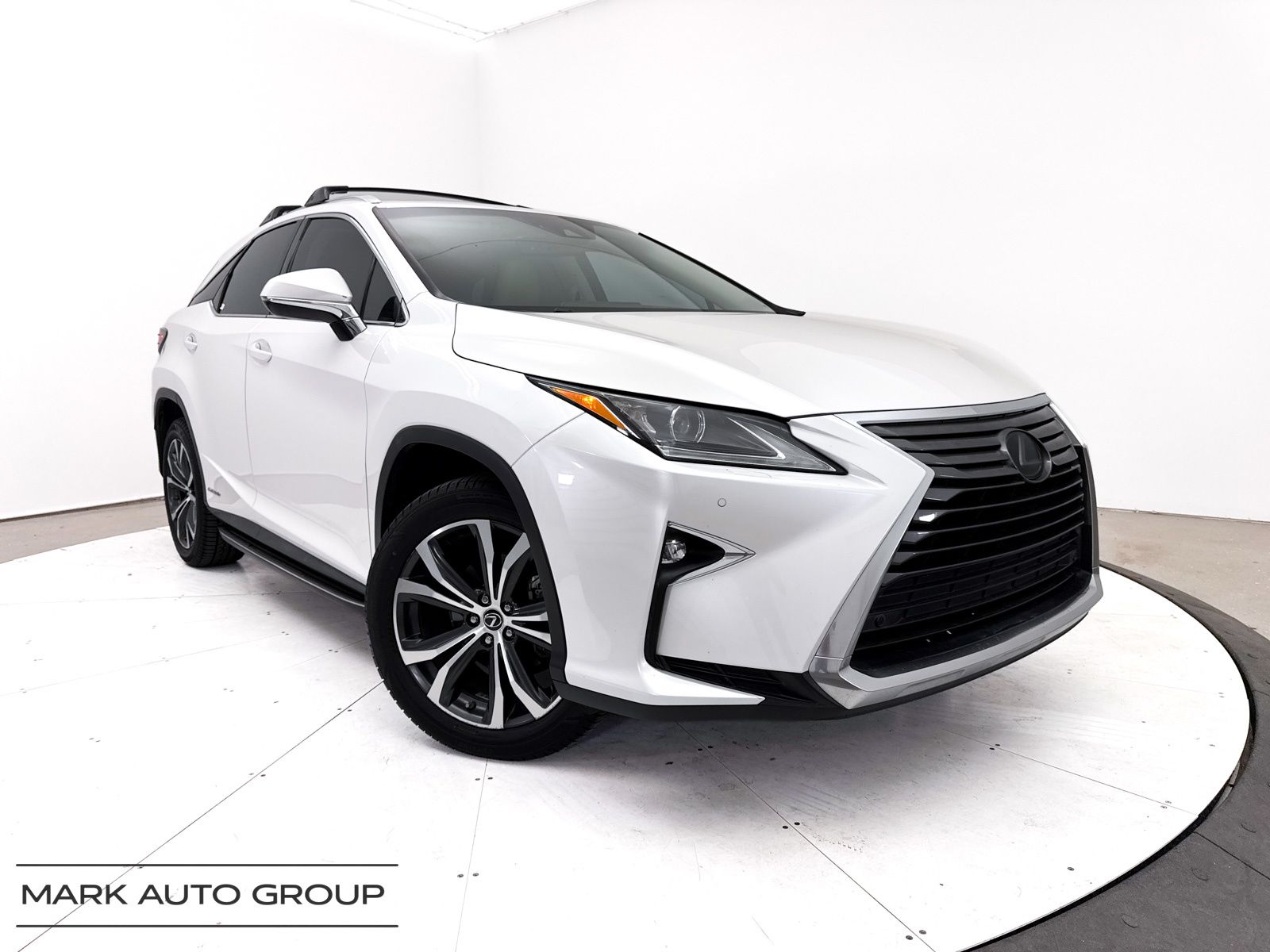 2019 Lexus RX 450h Image 3 of 36